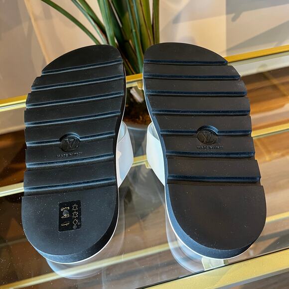 LOUIS VUITTON White Leather Studded Accents Flip Flops SZ 40 - Picture 7 of 9